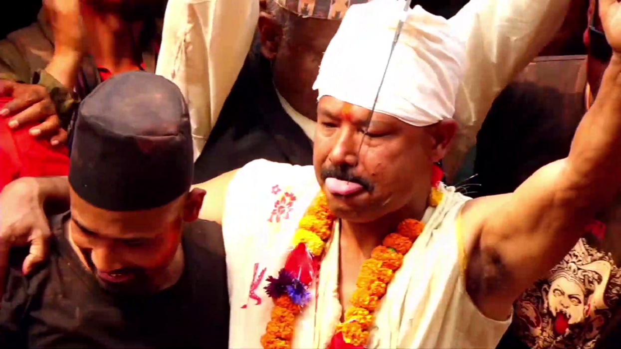 हजारौँका अगाडि जिब्रो छेडी महाद्वीप बोकेर टोलटोल घुमे बुद्धकृष्ण
