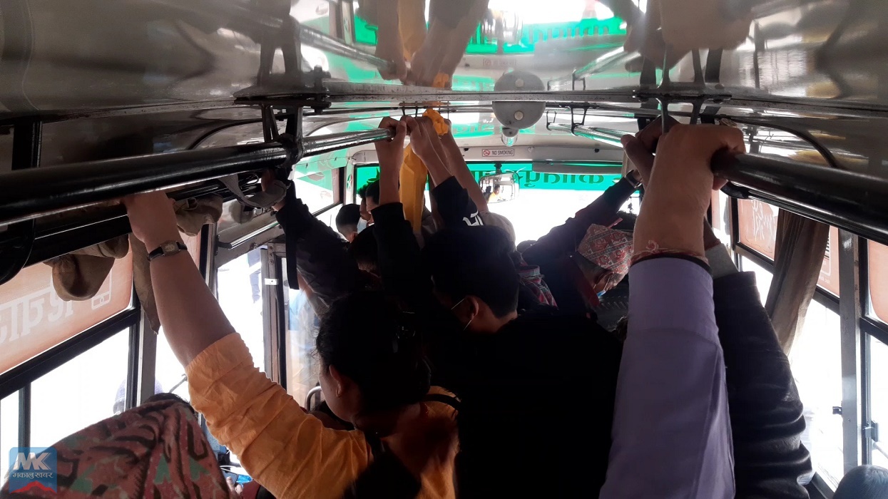 सार्वजनिक यातायात की हिंसा गर्ने थलो ?