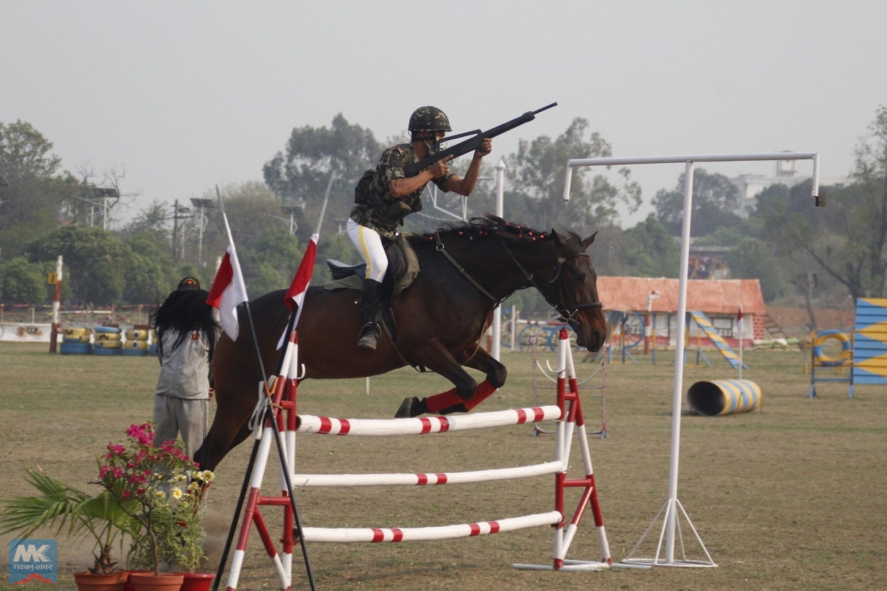 सैनिक मञ्च टुँडिखेलमा यसरी मनाइयो घोडेजात्रा (तस्बिरहरू)