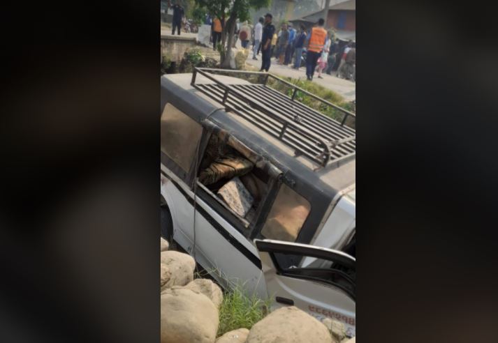 भ्यान पल्टिँदा दुई जनाको मृत्यु
