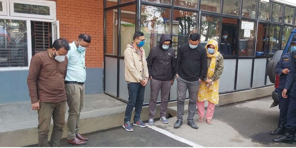 नक्कली प्रमाणपत्र पेश गरेकाे अभियोगमा सातजना डाक्टर पक्राउ