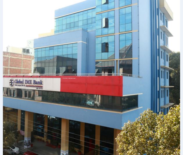 ग्लोबल आइएमई बैंक गाईघाटद्वारा अटो चालकहरूलाई क्यूआर कोड वितरण
