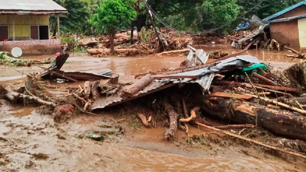 इन्डोनेसियामा बाढी र पहिरोमा परी ४४ को मृत्यु