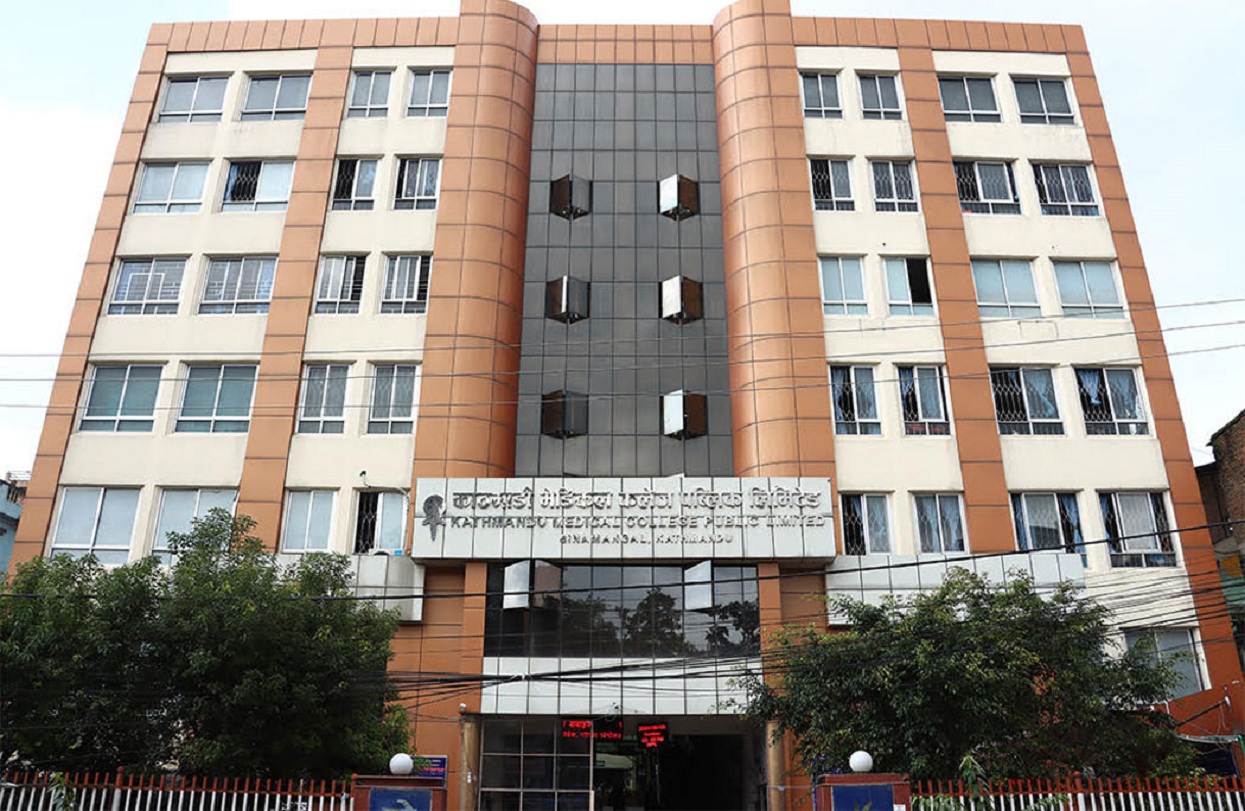 सरकारले अक्सिजनको आपूर्ति रोकेपछि बिरामीलाई डिस्चार्ज गर्नुपर्ने अवस्था आयो : केएमसी अस्पताल