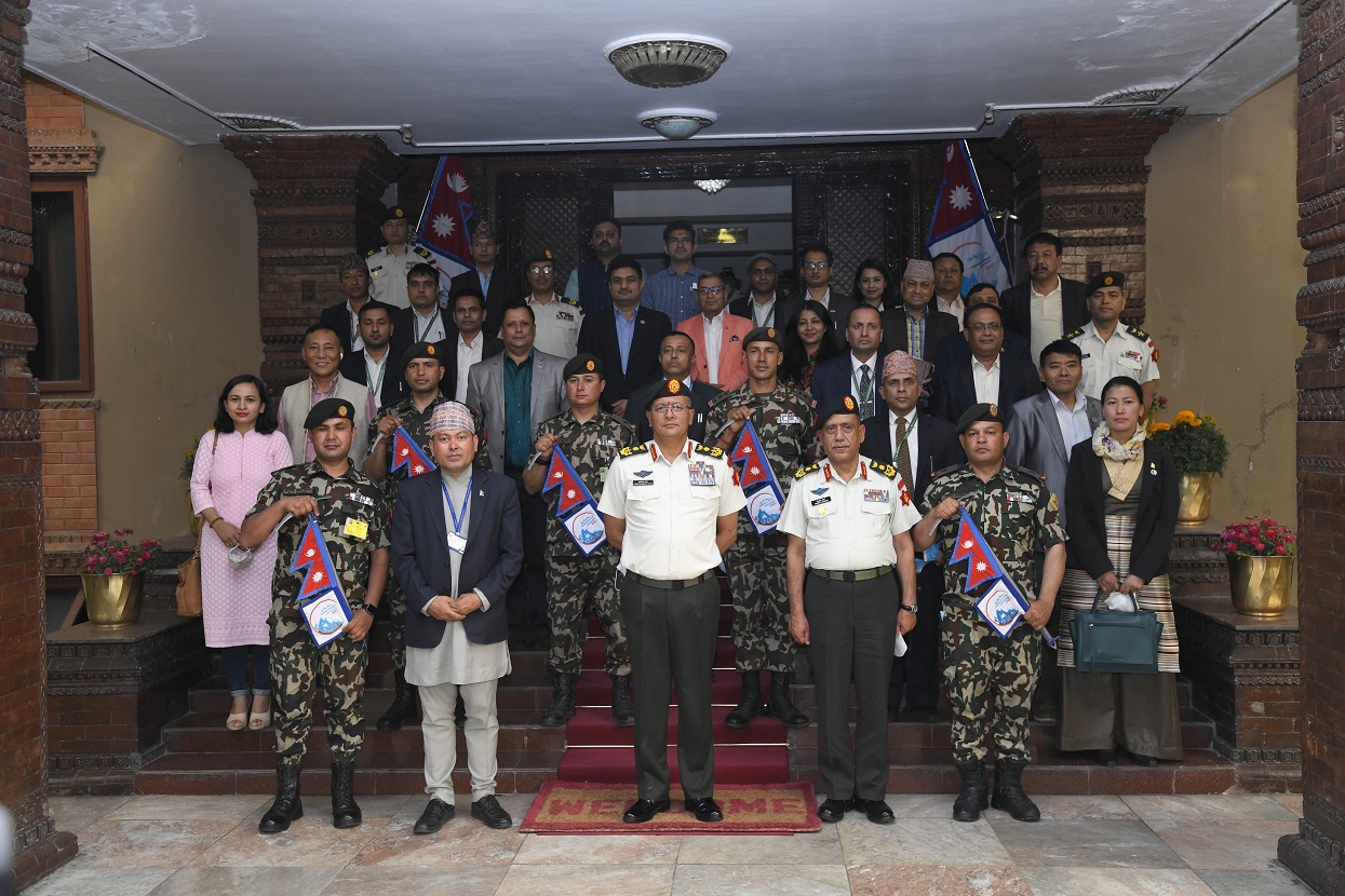 हिमाल सफाइ अभियानमा कोकाकोला र नेपाली सेना हातेमालो गर्दै
