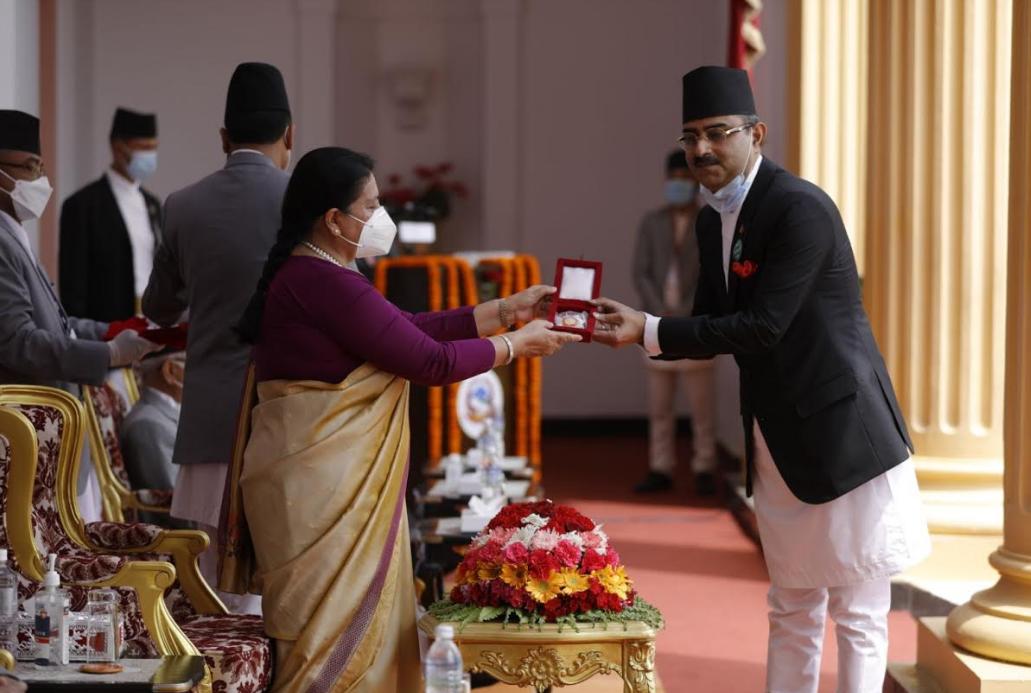 केएल दुगड ग्रुपका प्रबन्ध निर्देशक विकास दुगड ’प्रबल जनसेवा श्री’बाट सम्मानित