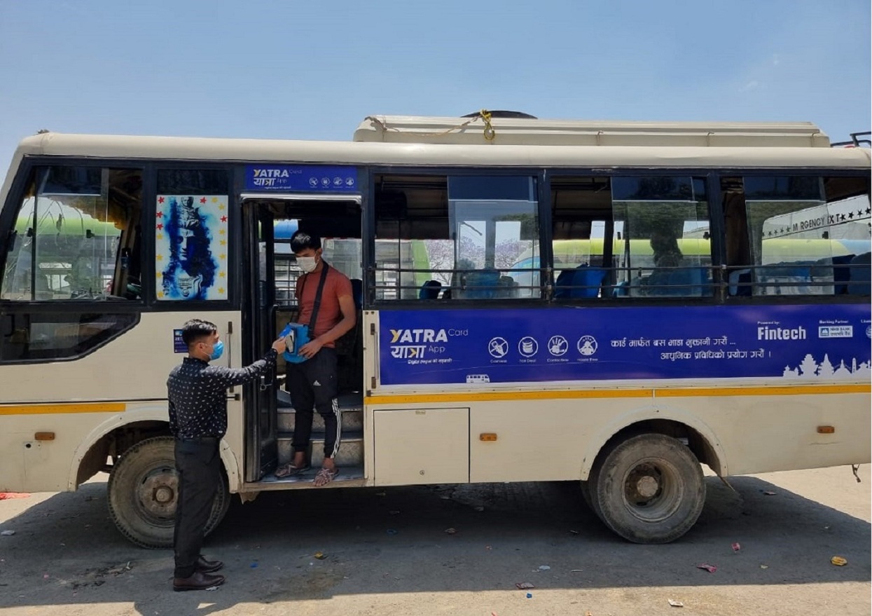 एनएमबीको कन्ट्याक्टलेस कार्डबाट बस भाडा तिर्न सकिने