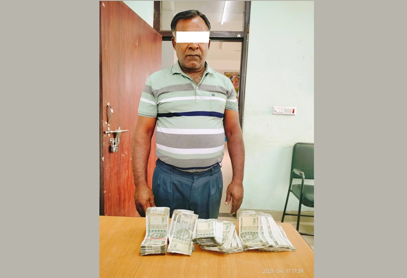 एक लाख भारतीय नोटसहित नौसाद पक्राउ
