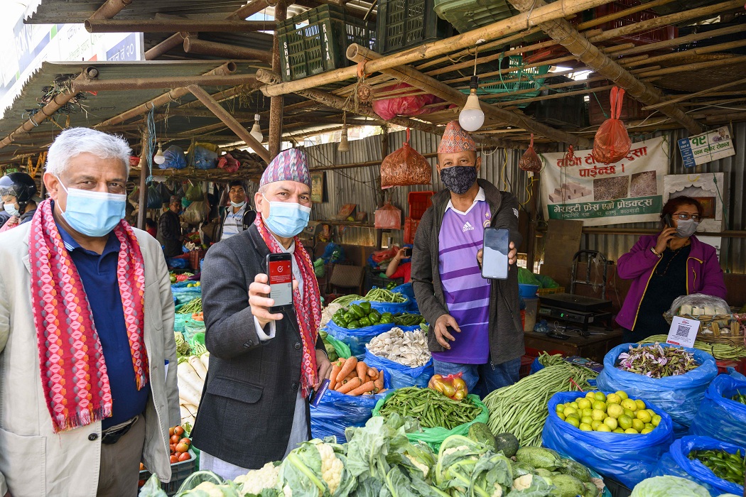 कालिमाटी फलफूल तथा तरकारी बजारमा बैंक अफ काठमाण्डूको क्युआर कोड सेवा