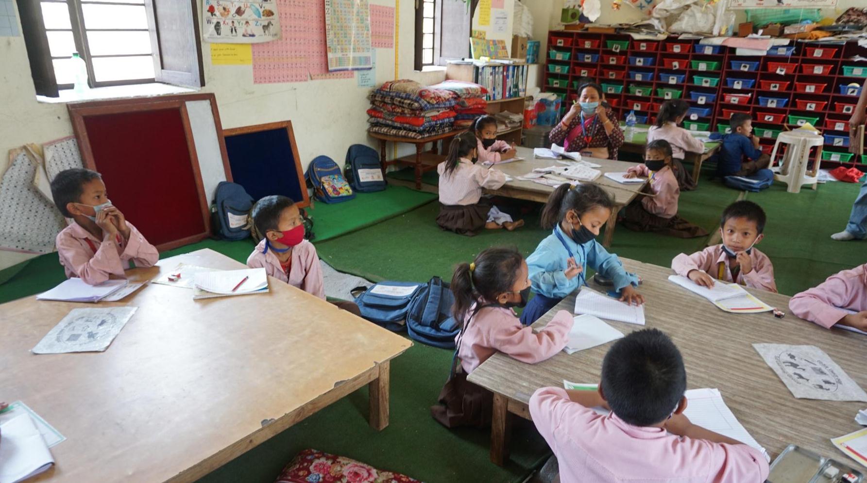 अभिभावकमा कोभिड त्रास, निर्णय पर्खँदै विद्यालय