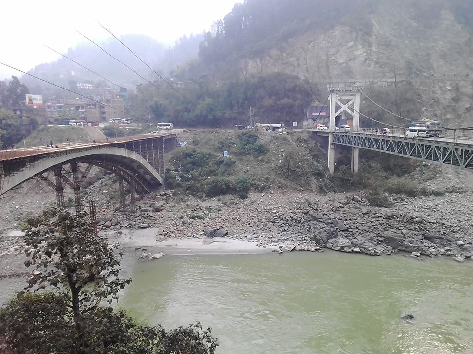 त्रिशूलीमा खस्दा दुई मजदुर बेपत्ता, तीनको उद्धार