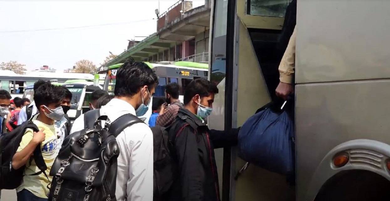 काठमाडौंको नयाँ बसपार्कमा घर फर्कने यात्रुको घुइँचो