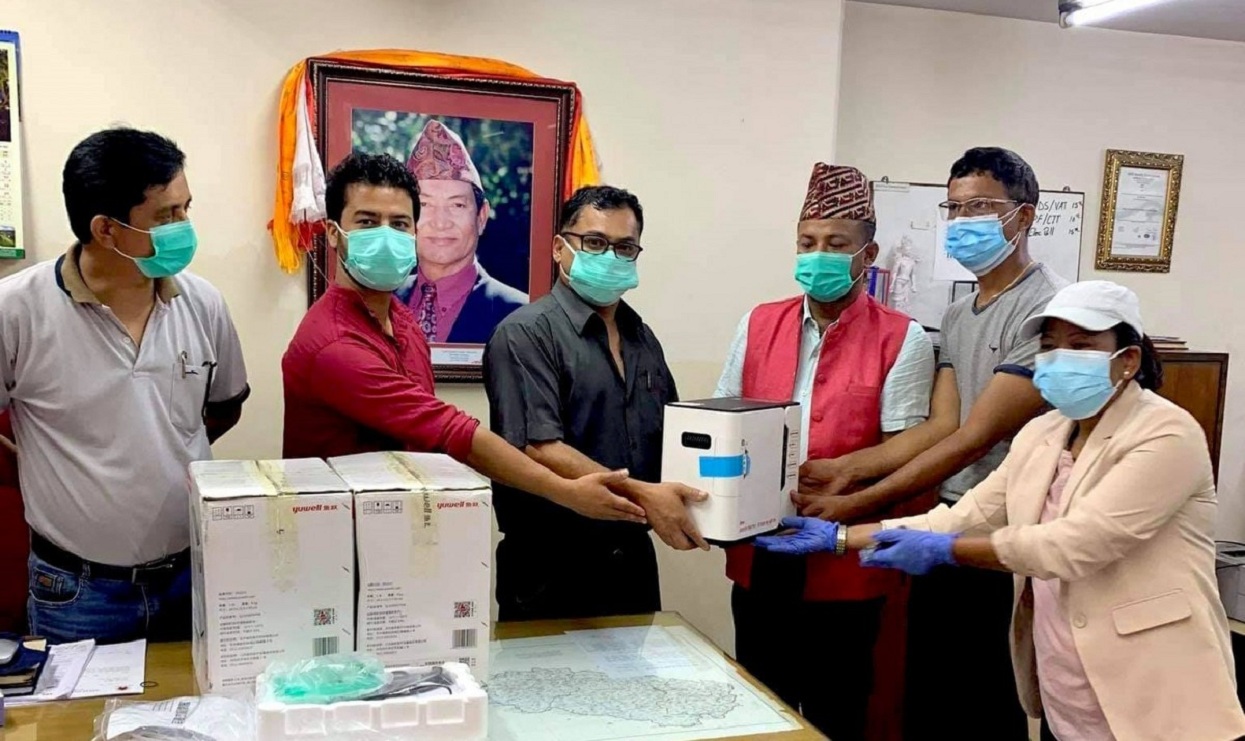 गोरखा र चितवनका  ग्रामीण भेगका स्वास्थ्य केन्द्रलाई  स्वास्थ्य सामग्री प्रदान