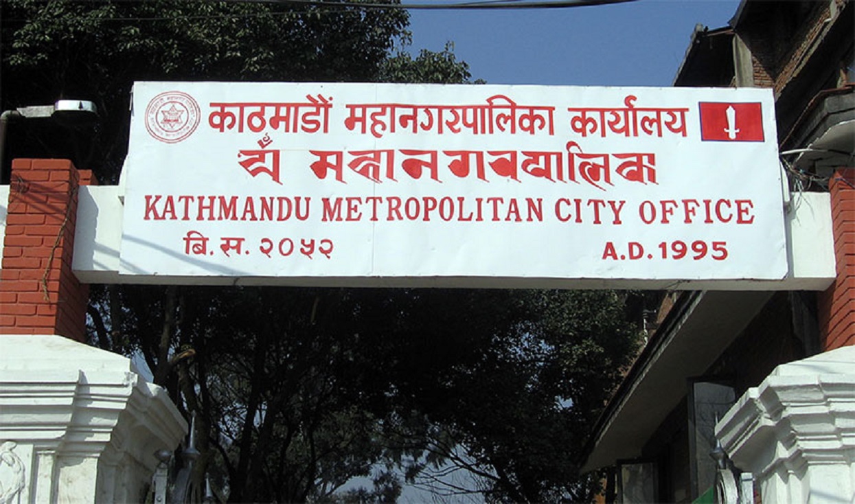 सार्वजनिक स्थानलाई निःसंक्रमण गर्दै महानगरपालिका