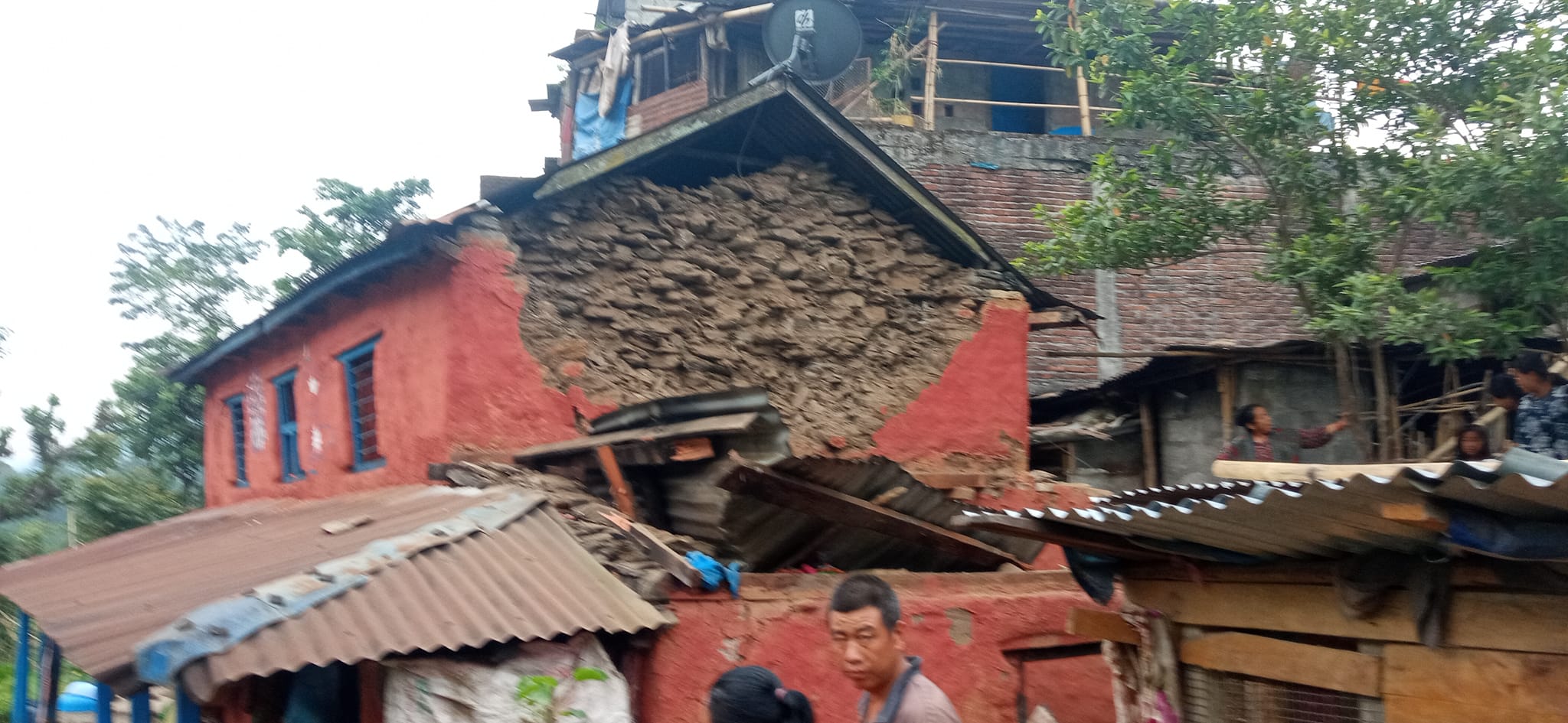 लमजुङ भूकम्पले तनहुँमा घर भत्कियो