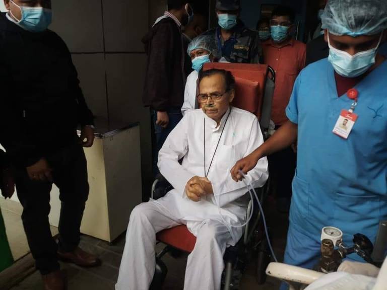 पूर्वप्रधानमन्त्री खनाललाई थप उपचारका लागि दिल्ली लगियो