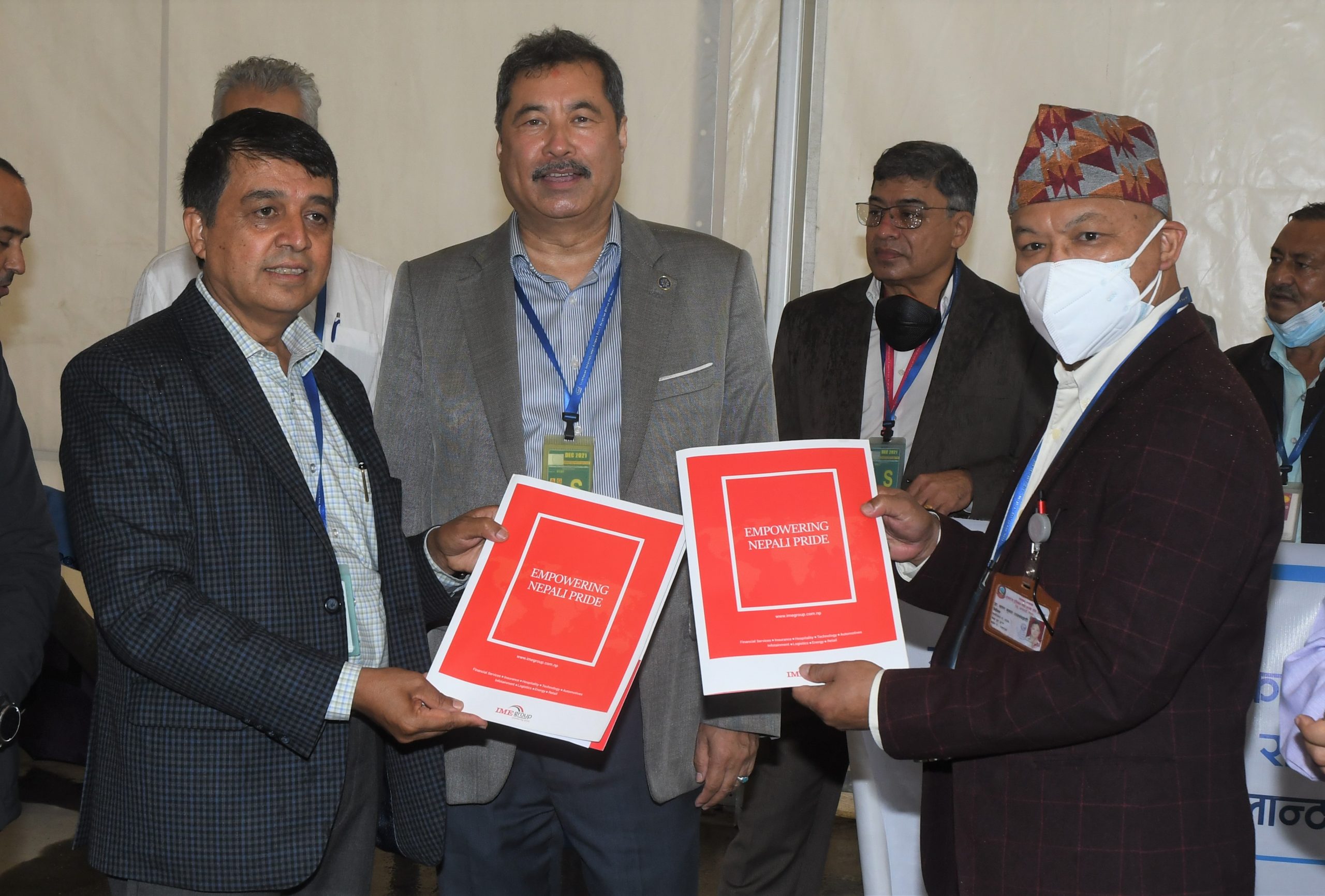 एनबीआईद्वारा अस्पताललाई ६ थान अक्सिजन प्लान्ट प्रदान