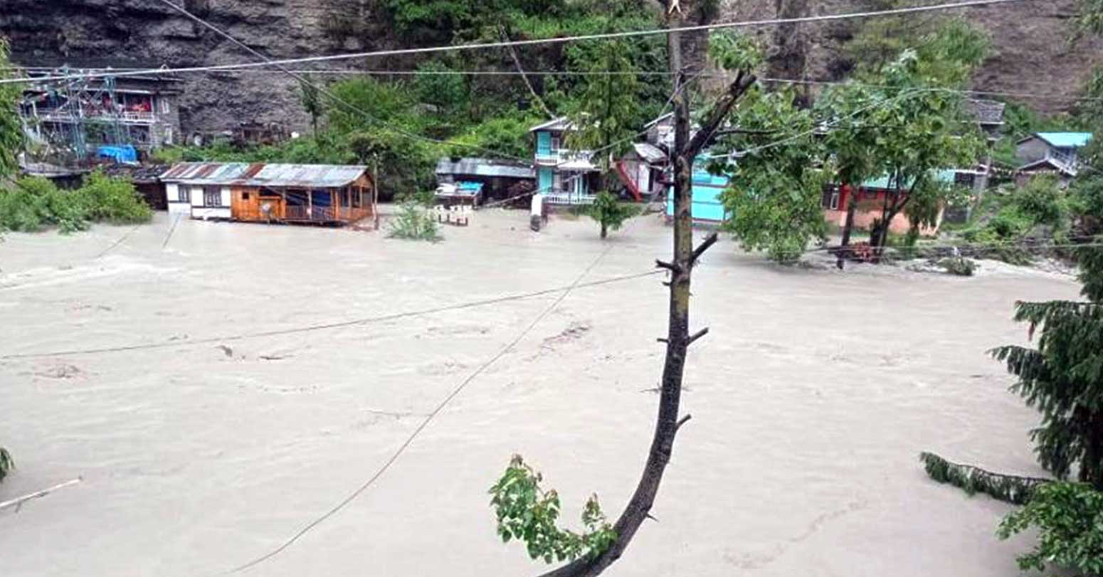 मनाङमा बाढीको बबन्डर : कम वर्षामै ठूलो क्षति
