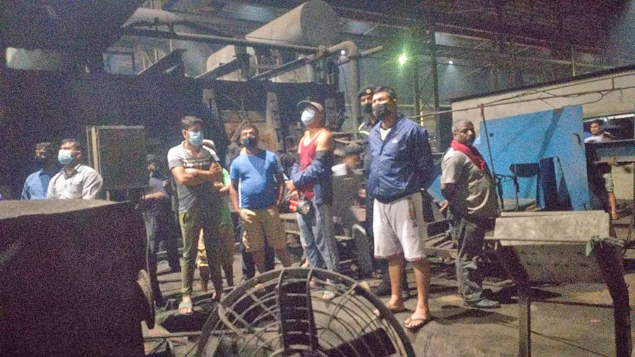 जगदम्बा स्टिल्स कारखानामा आगलागी हुँदा दुईको मृत्यु
