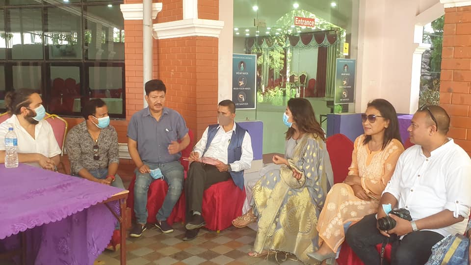 सिन्धुपाल्चोकवासीलाई सहयोग गर्न खडा गरे कलाकारहरुले कोष