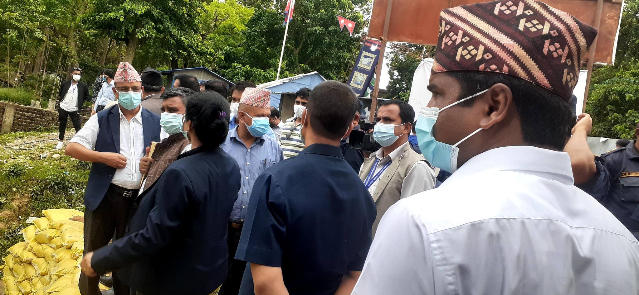 कोरोनाको तेस्रो लहरको पूर्वतयारी भन्दै सीमामा पुगे प्रदेश मन्त्रीहरु