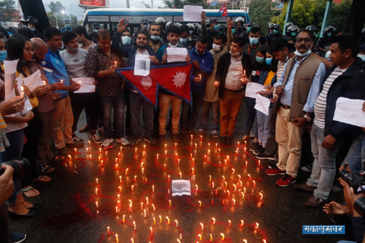 सर्वोच्चको फैसलाप्रति खुसी मनाउँदै नेविसंघले गर्‍यो दीप प्रज्वलन