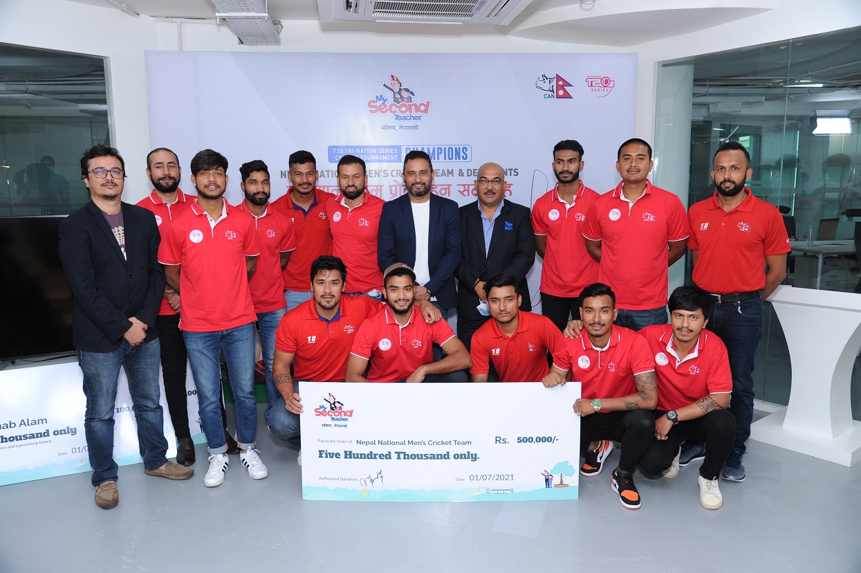 माई सेकेण्ड टिचरद्वारा राष्ट्रिय क्रिकेट टोलीलाई ५ लाख रुपैयाँ प्रदान