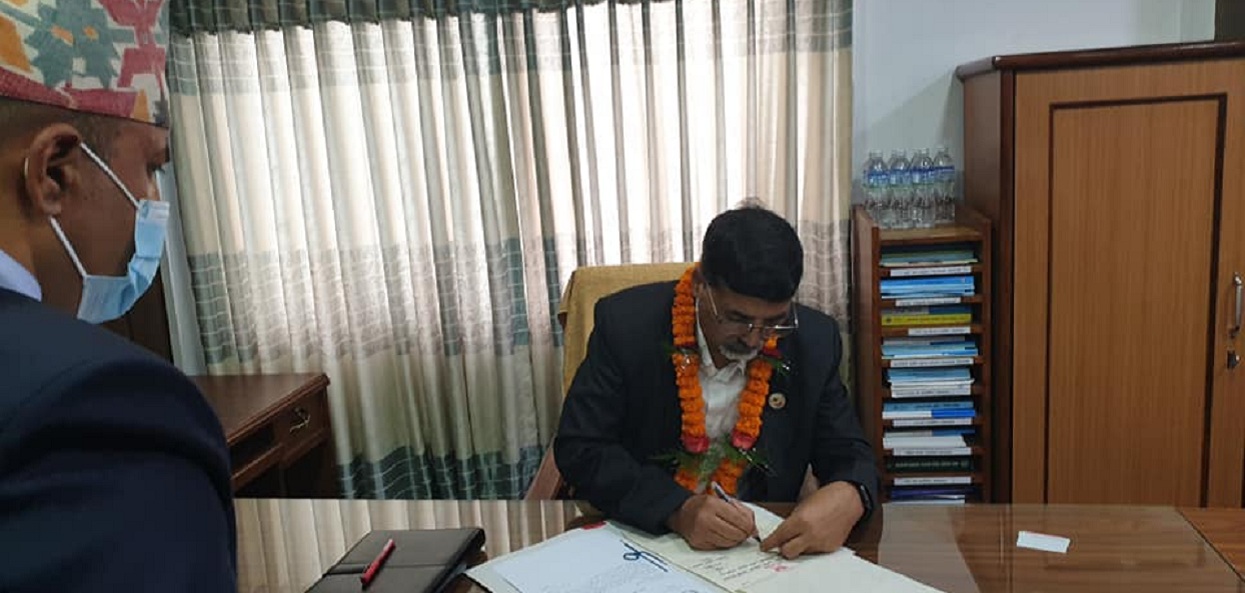 थलिएको अर्थतन्त्र उकास्ने चुनौती अर्थमन्त्री शर्मालाई