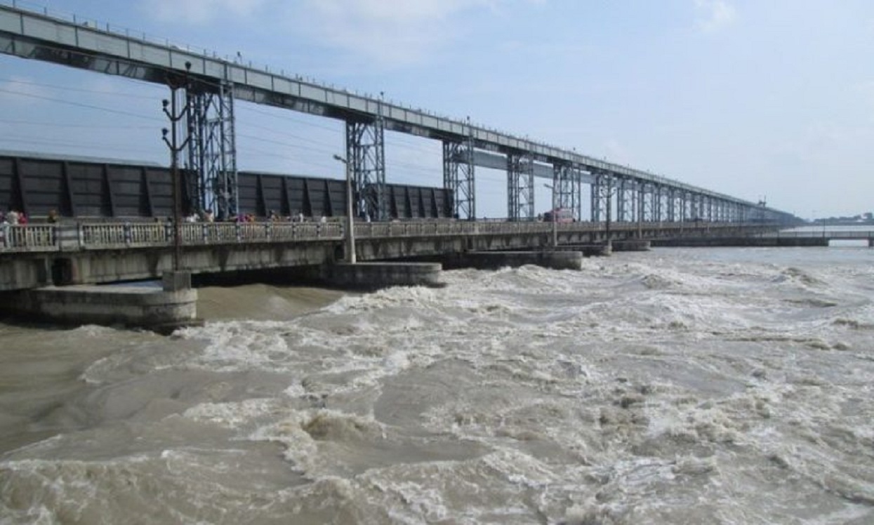 कोशीमा पानीको बहाव बढ्दै, ५ सय घर डुबानमा