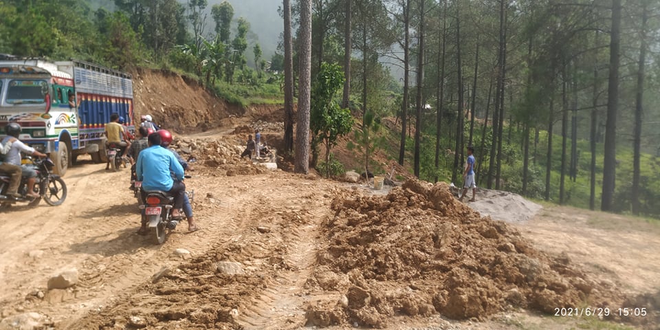 सम्झौता सकिनै लाग्दा काम सुरु, जनतालाई सास्ती