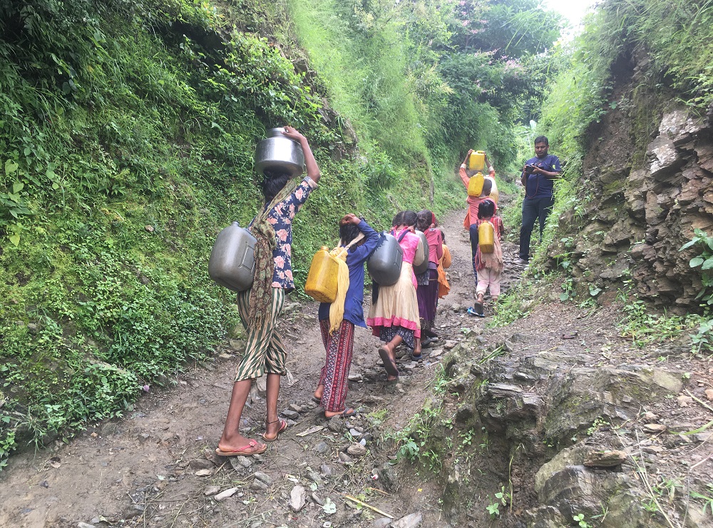 एक घन्टा हिँडेर धमिलो पानी ल्याउनुपर्ने बाध्यता