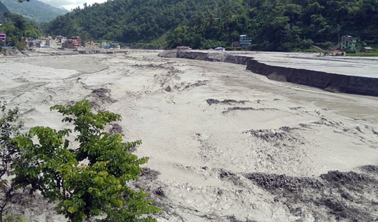 हेलम्बुमा पुनः बाढी : २० घर बगे, ३ पालिकासँगको सडक सम्पर्क विच्छेद