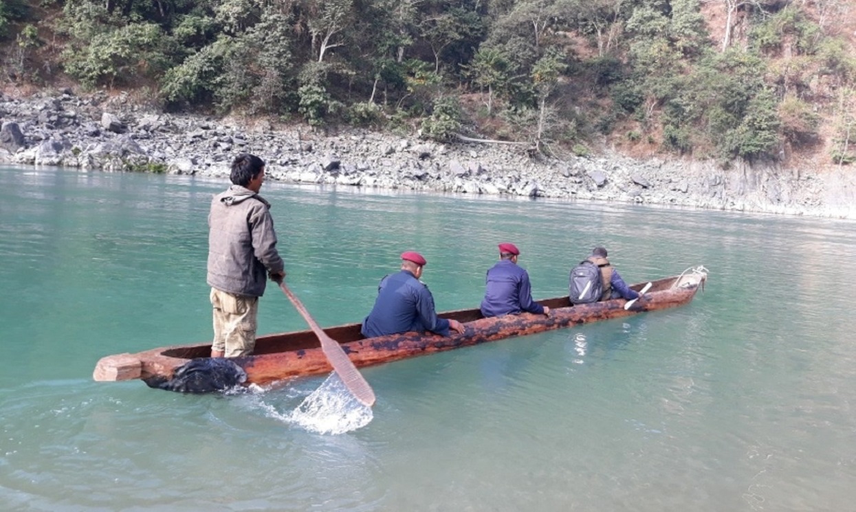 कर्णाली नदीमा डुङ्गा पल्टिँदा तीन जना बेपत्ता, दुई घाइते
