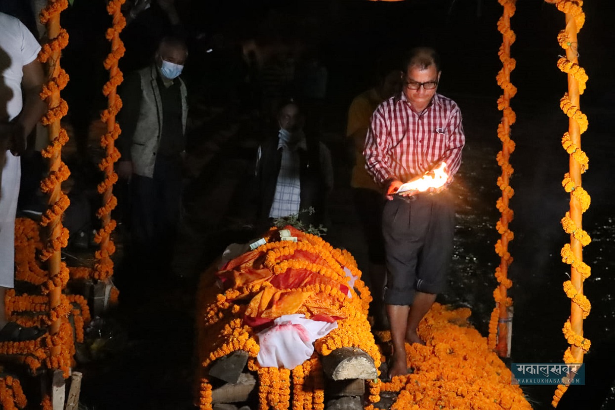 जनगायक टुहुरेको अन्त्येष्टि (तस्बिरहरू)