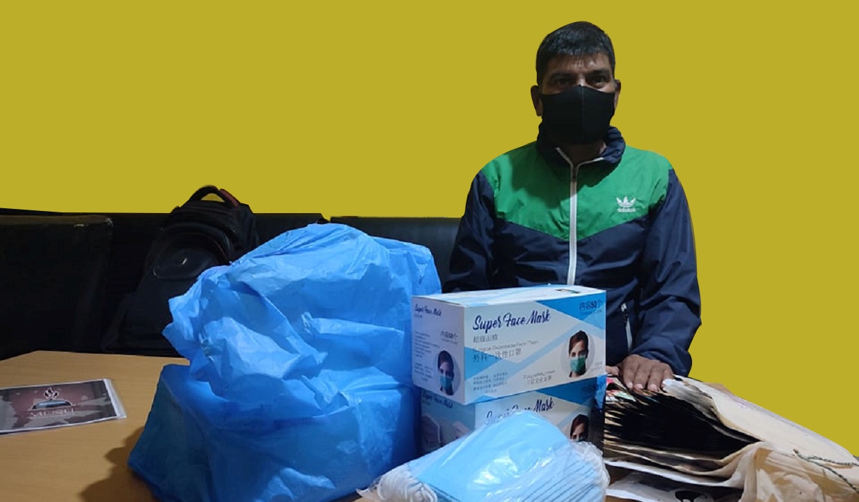 मास्क बेचेर दशैँमा खर्च लिएर घर जानेछन् कृष्णप्रसाद