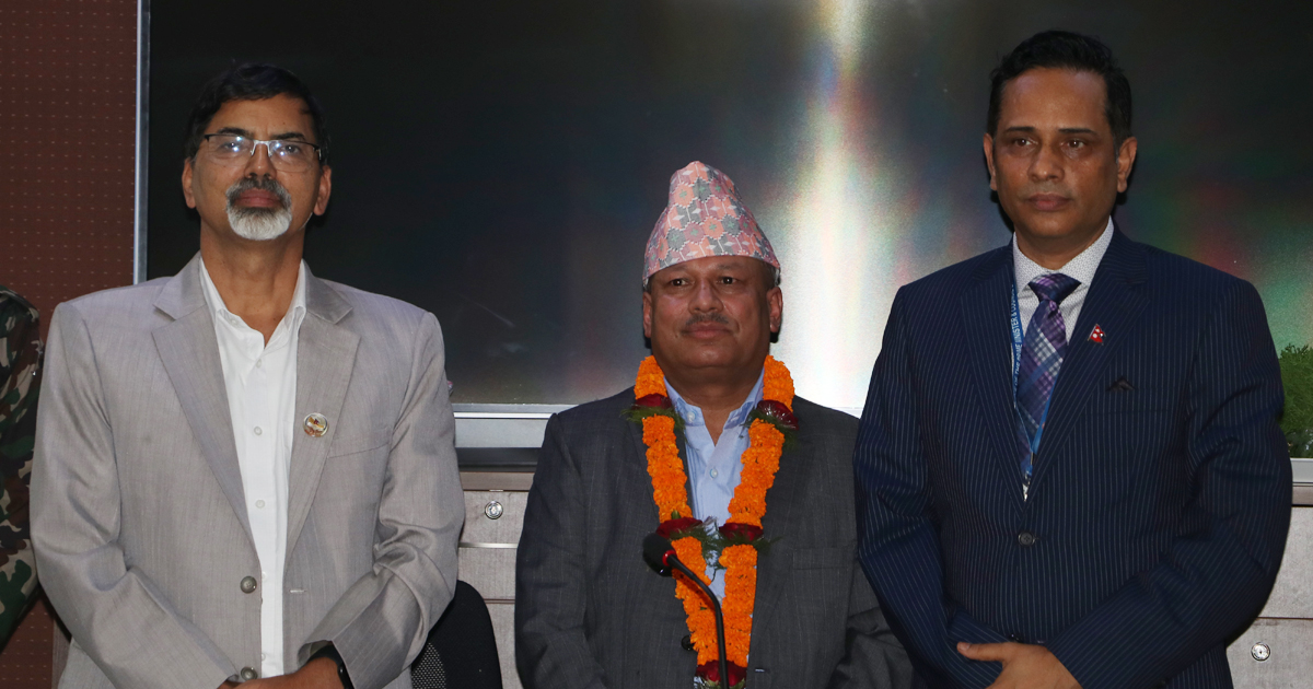 सेवा निवृत्त हुन लागेका राजस्व सचिव पुडासैनीकाे बिदाइ