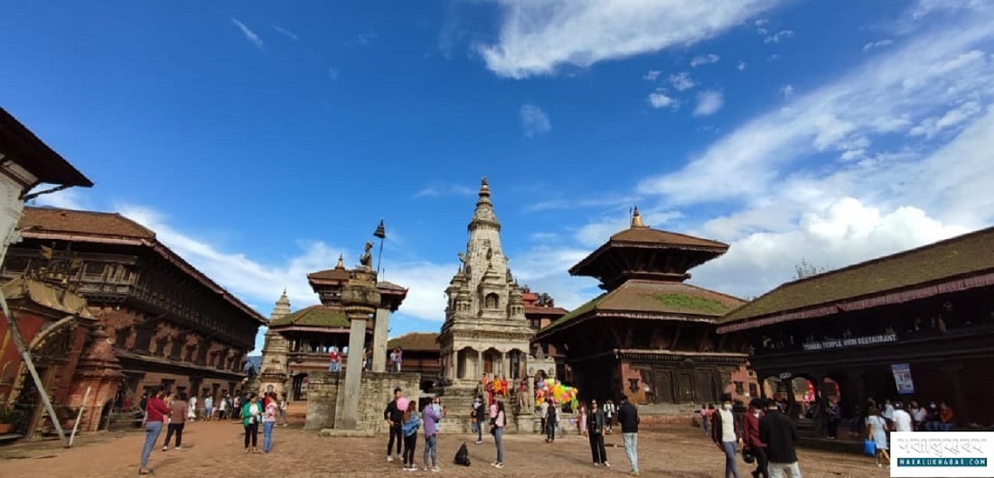 सिमसिम पानीमा भक्तपुर दरबार (तस्बिरहरु)
