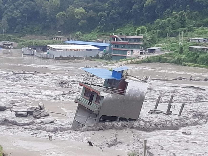 मेलम्चीमा फेरि बाढीः थप तीन घर बगायो