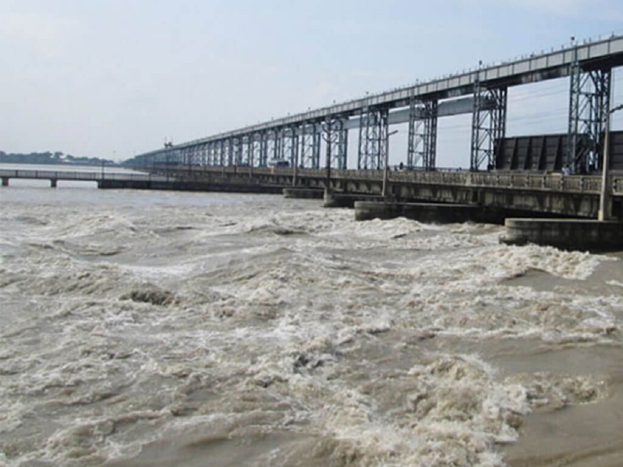 सप्तकोशी ब्यारेजका सबै ढोका खोलिए, पानीको बहाव भने अझै उच्च