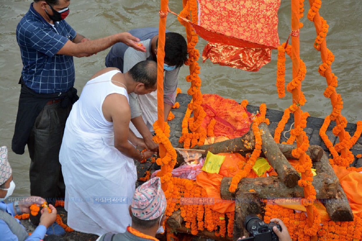 कलाकार निशा घिमिरेको पशुपतिमा अन्त्येष्टि (तस्बिरहरू)