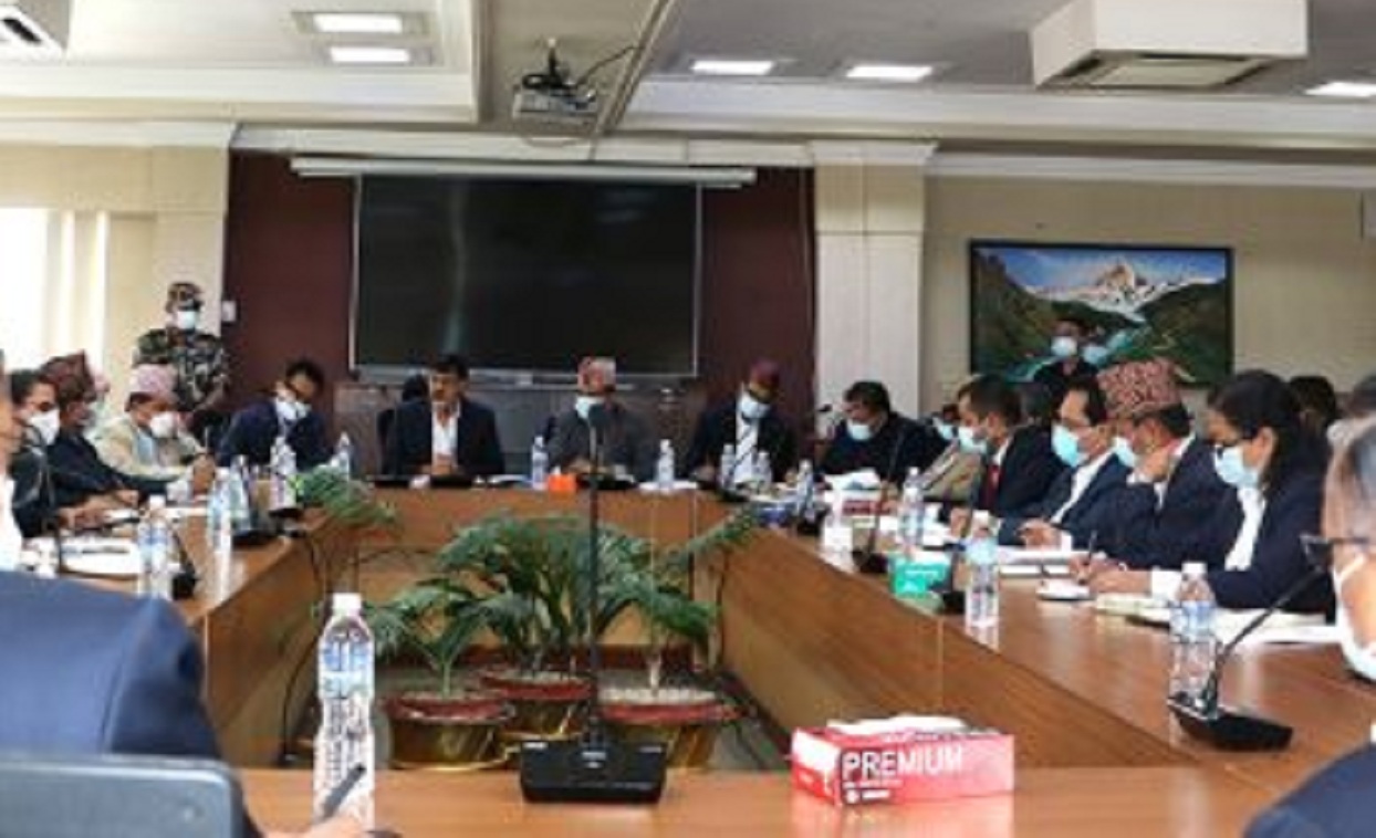 बजेट कार्यान्वयनबारे अर्थमन्त्रीद्वारा सचिवहरुसँग छलफल