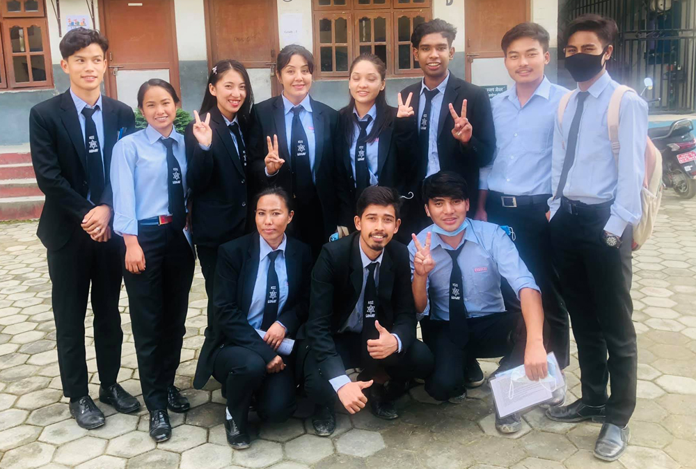 करिष्मा भन्छिन्- स्नातकमा भेटौँला