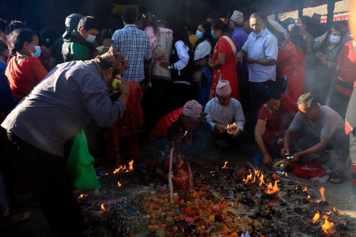 राति महिषासुरको प्रतिक खःमेय वध, आज बिहानैदेखि ब्रह्मायणीमा हजारौँको भीड