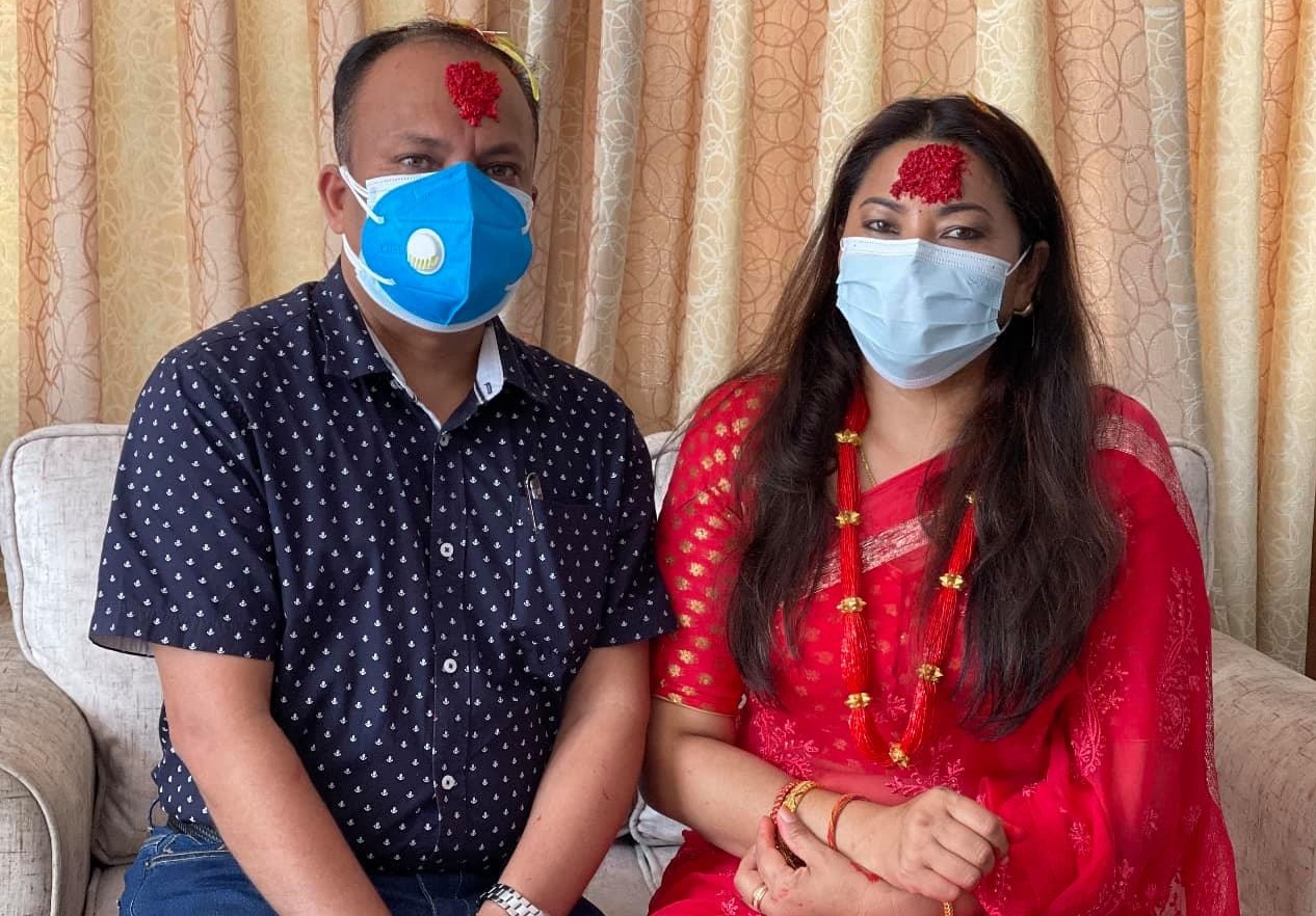 दसैँ टीकामा सहरी विकास मन्त्री झाँक्री दम्पती