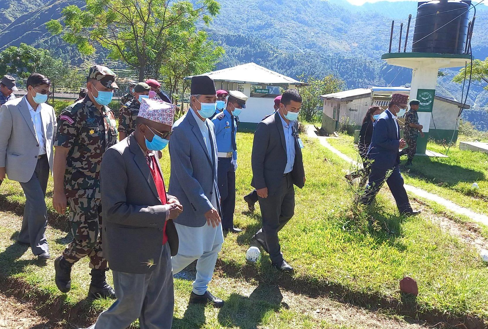 बाढी प्रभावित क्षेत्रको निरीक्षणका लागि प्रधानमन्त्री देउवा बझाङमा