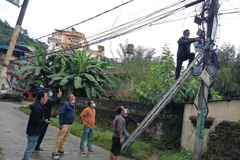 मोरङमा इन्टरनेट र केबल टिभीको तार काटियो 