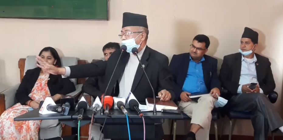 ओली गुहार्दै वकिलहरू पुगे बालकाेट