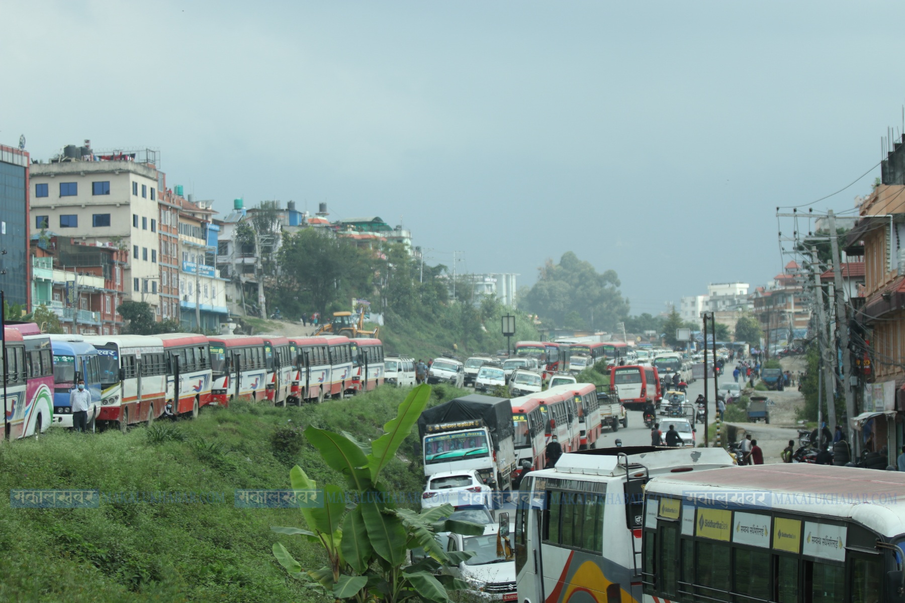 भाडा समायोजनको माग गर्दै सार्वजनिक सवारीमा हडताल (तस्बिरहरू)