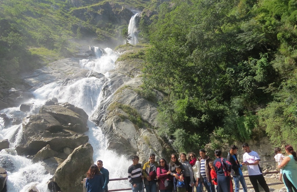 आन्तरिक पर्यटकले बढ्यो रुप्सेको रौनक