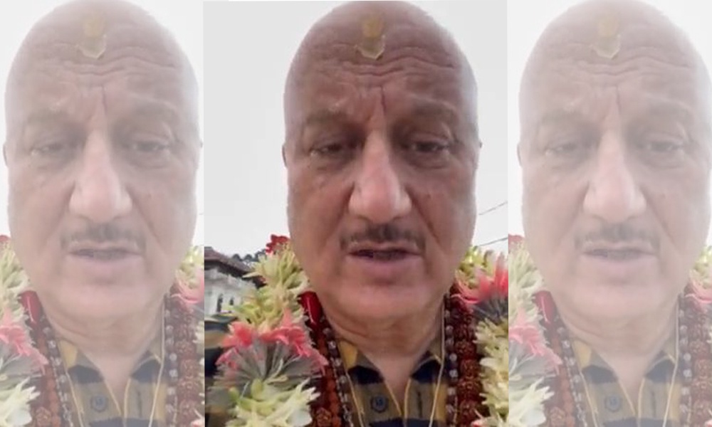 भारतीय अभिनेता अनुपम खेर पशुपतिनाथमा